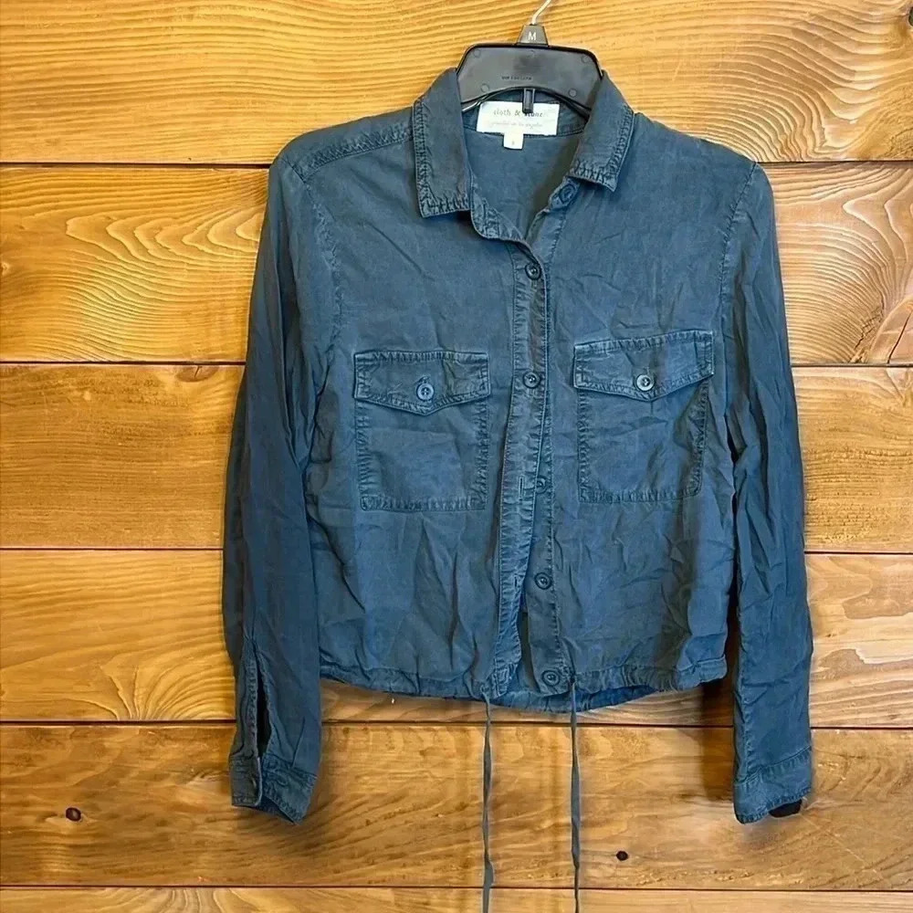Women's pre-worn Anthropologie Cloth & Stone size small button up shirt Army gre